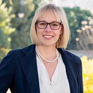 Photo of Laura L. Hiller